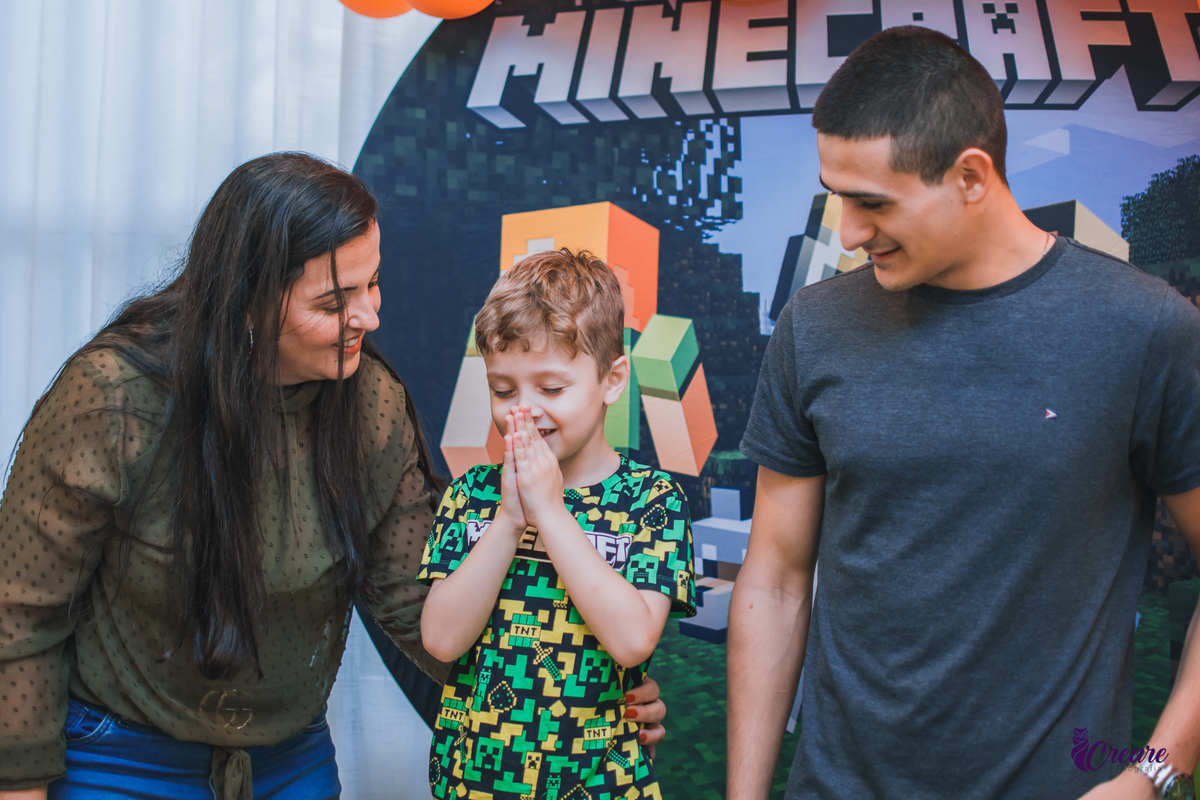 Aniversário infantil, fotografia de aniverseario com decoração de minecraft. Buffet infantil em Santo André. Festa infantil.