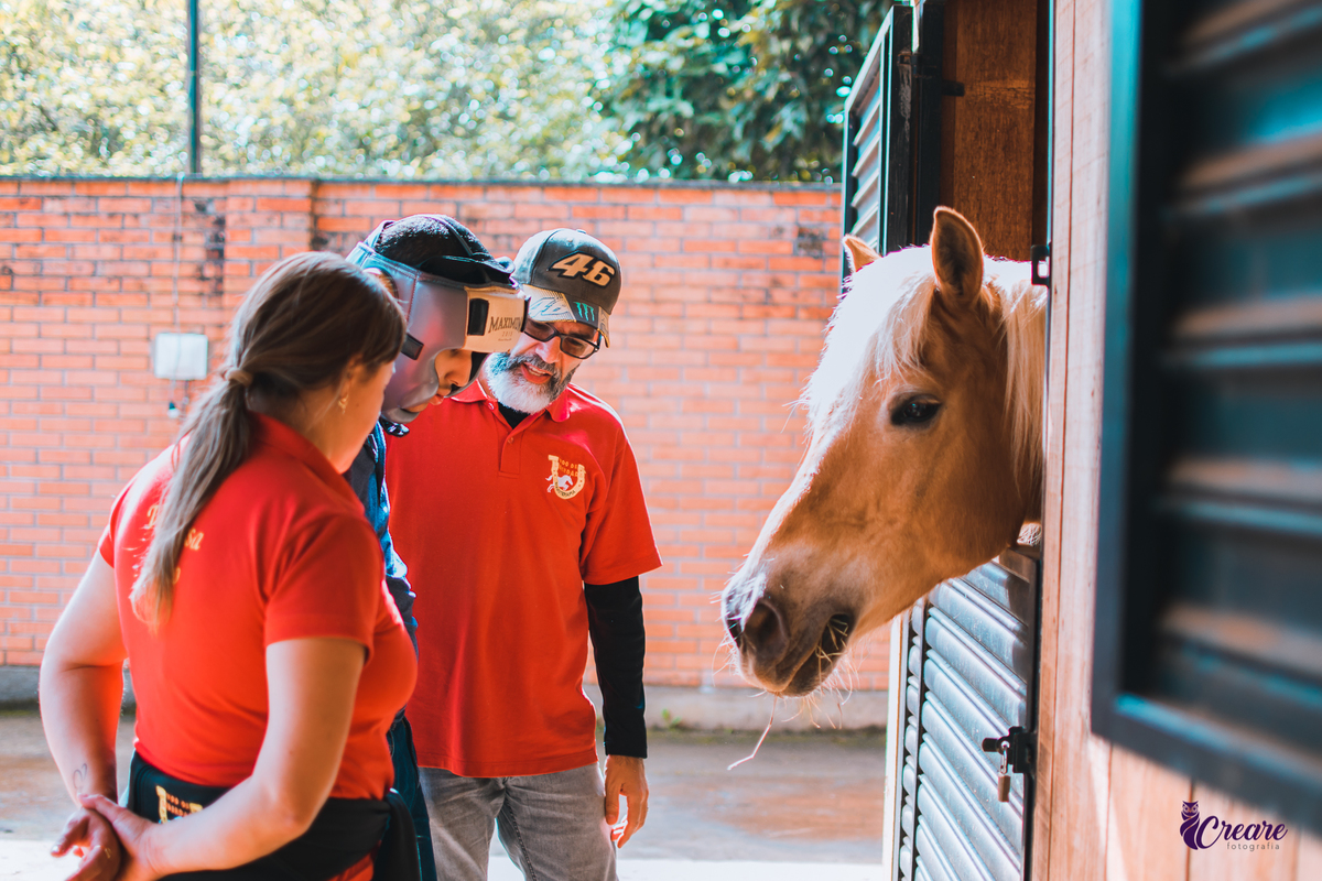 Fotografia de tratamento na equoterapia voo de liberdade em São Bernardo do campo, ensaio feito com pessoa com deficiência. Projeto Populus lucis, fotógrafo.