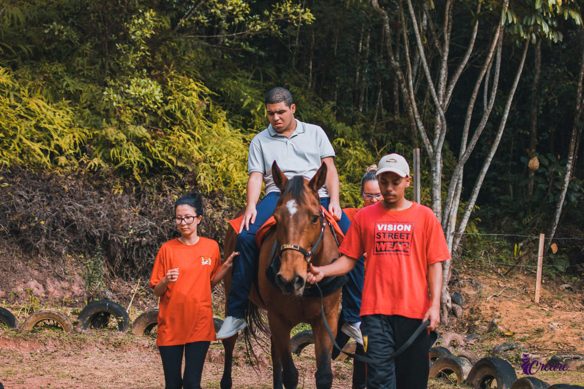 Fotografia de tratamento na equoterapia voo de liberdade em São Bernardo do campo, ensaio feito com pessoa com deficiência. Projeto Populus lucis, fotógrafo.