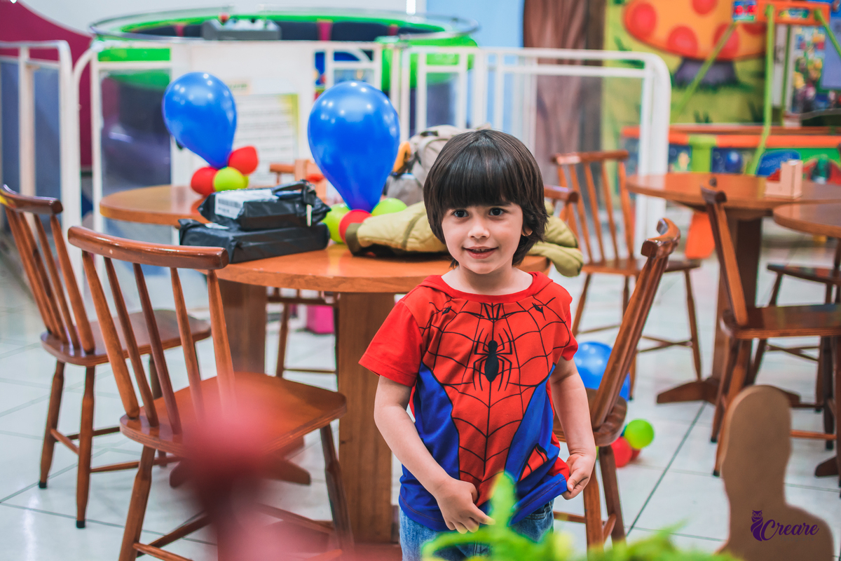 Fotografia de aniversário infantil, tema super heróis. É Pique Buffet, fotógrafo Mauá. Festa Infantil. 