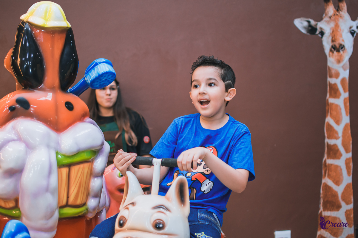 Fotografia de aniversário infantil com o tema Super Mario Bros, aniversário realizado no Villa Safari Buffet. Fotógrafo em Santo André.