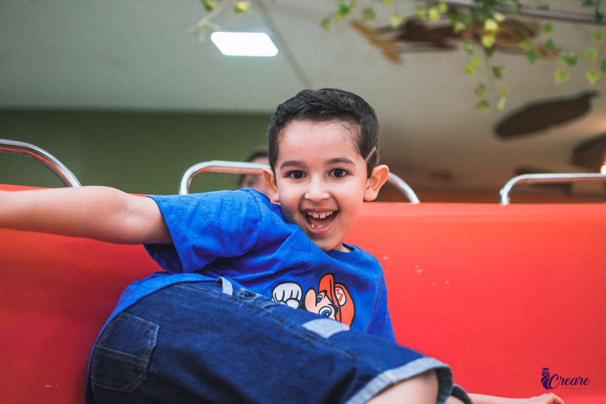 Fotografia de aniversário infantil com o tema Super Mario Bros, aniversário realizado no Villa Safari Buffet. Fotógrafo em Santo André.