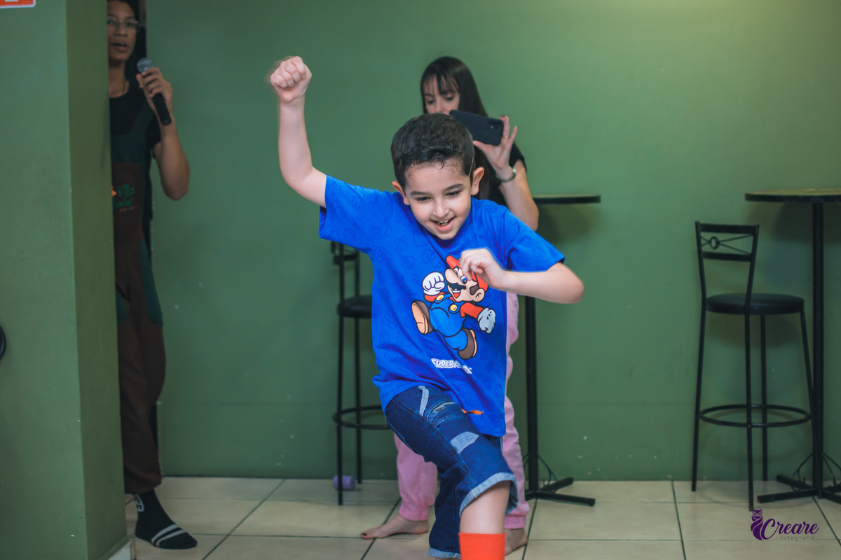 Fotografia de aniversário infantil com o tema Super Mario Bros, aniversário realizado no Villa Safari Buffet. Fotógrafo em Santo André.