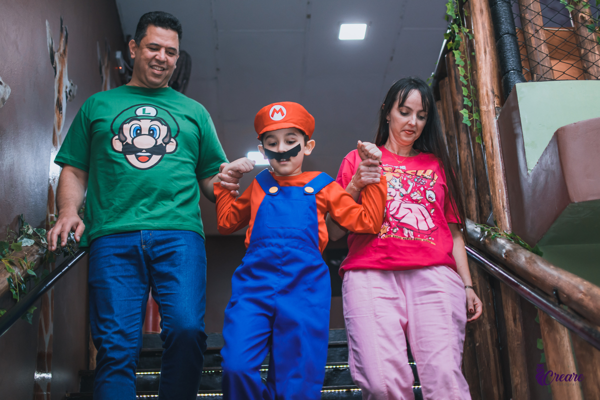 Fotografia de aniversário infantil com o tema Super Mario Bros, aniversário realizado no Villa Safari Buffet. Fotógrafo em Santo André.