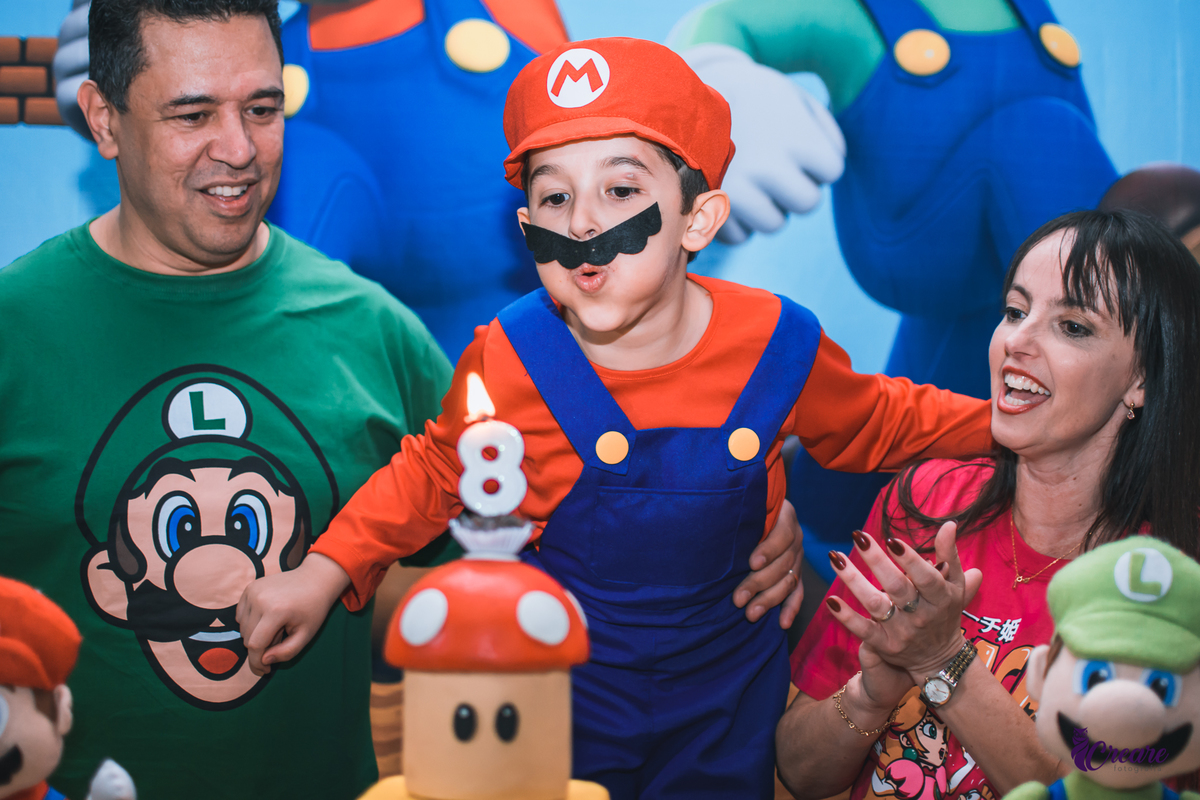 Fotografia de aniversário infantil com o tema Super Mario Bros, aniversário realizado no Villa Safari Buffet. Fotógrafo em Santo André.