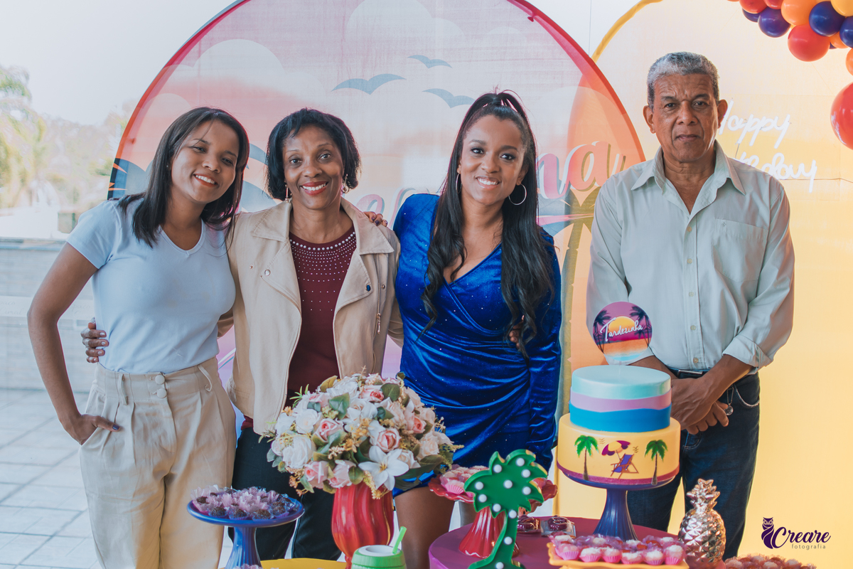 Fotografia de aniversário feminino, realizado no Terraço Cimal, localizado na casa verde. Festa com grupo de pagode Nossa Amizade.