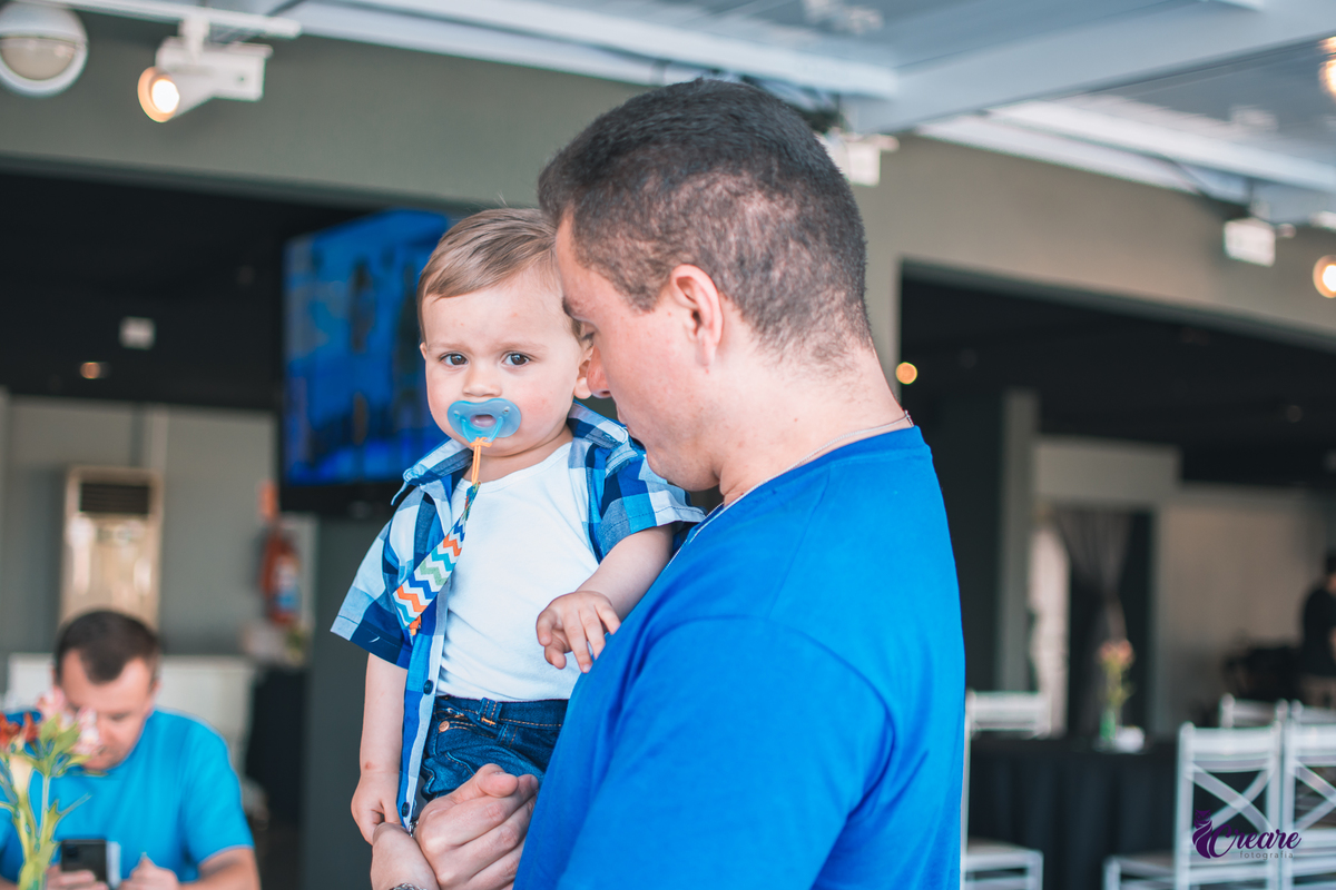 Fotografia de aniversário feminino, realizado no Terraço Cimal, localizado na casa verde. Festa com grupo de pagode Nossa Amizade.