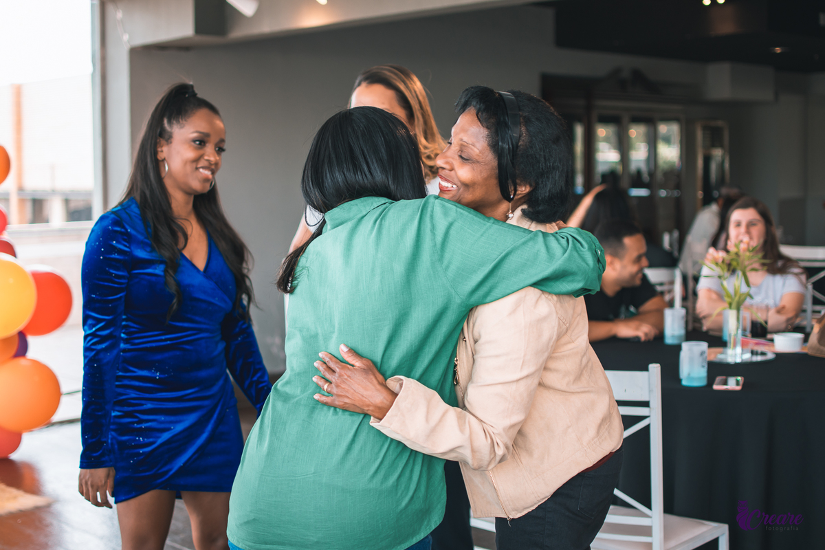 Fotografia de aniversário feminino, realizado no Terraço Cimal, localizado na casa verde. Festa com grupo de pagode Nossa Amizade.