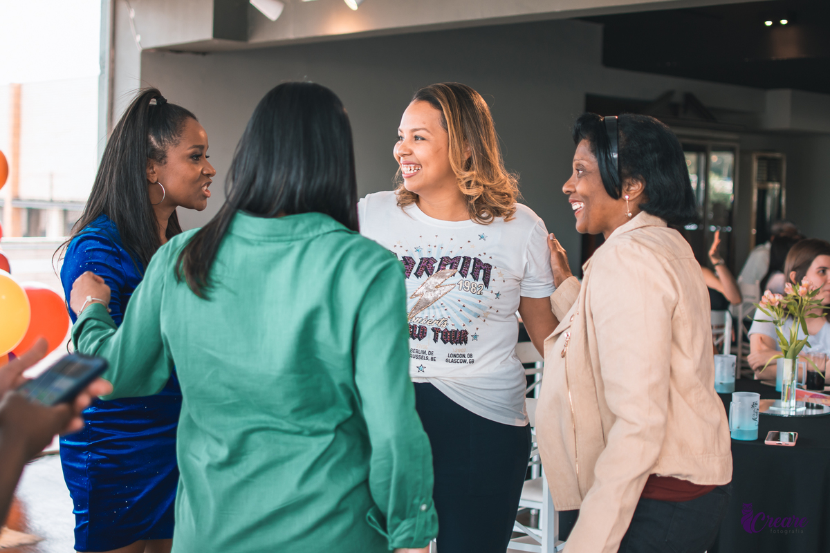Fotografia de aniversário feminino, realizado no Terraço Cimal, localizado na casa verde. Festa com grupo de pagode Nossa Amizade.