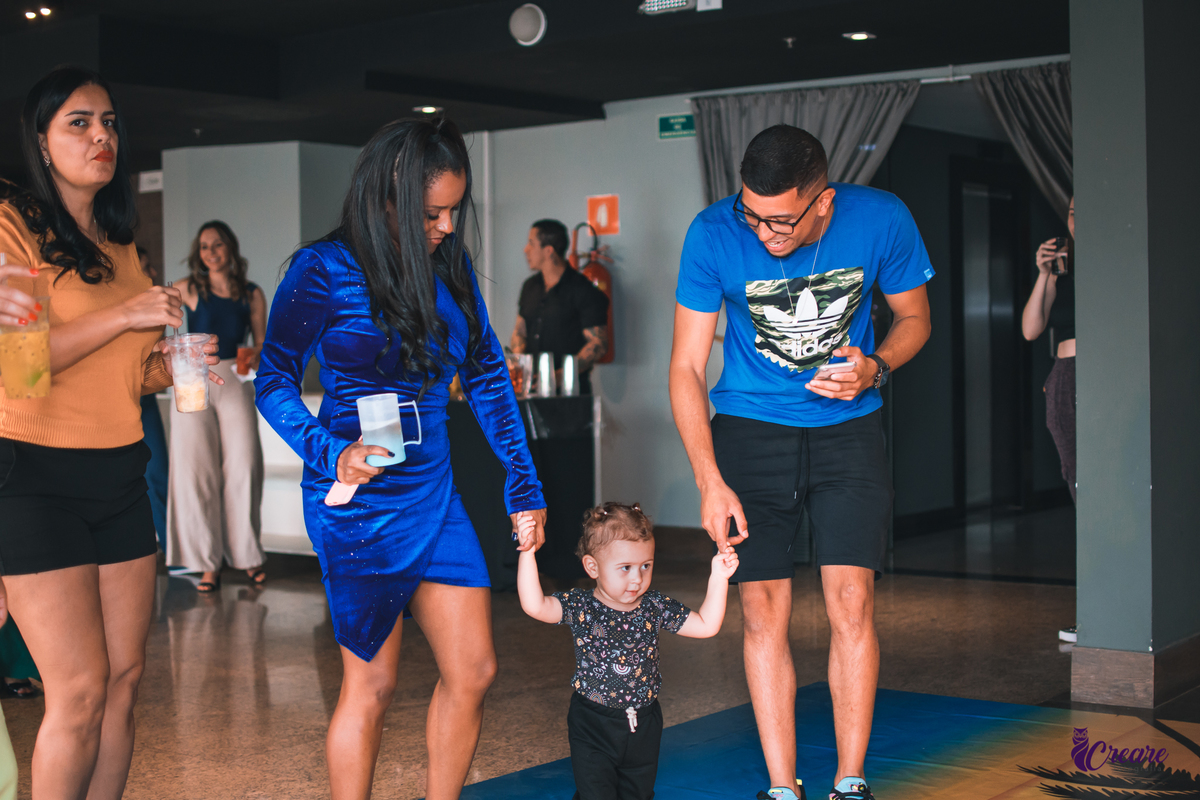 Fotografia de aniversário feminino, realizado no Terraço Cimal, localizado na casa verde. Festa com grupo de pagode Nossa Amizade.