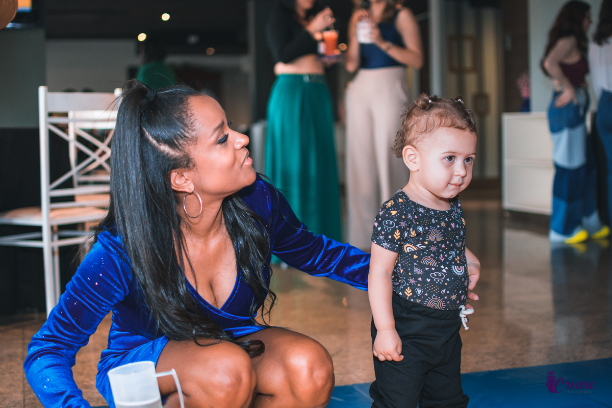Fotografia de aniversário feminino, realizado no Terraço Cimal, localizado na casa verde. Festa com grupo de pagode Nossa Amizade.