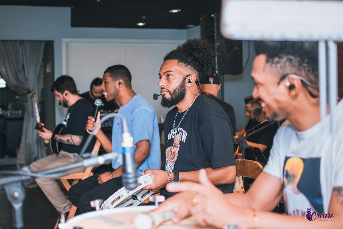 Fotografia de aniversário feminino, realizado no Terraço Cimal, localizado na casa verde. Festa com grupo de pagode Nossa Amizade.