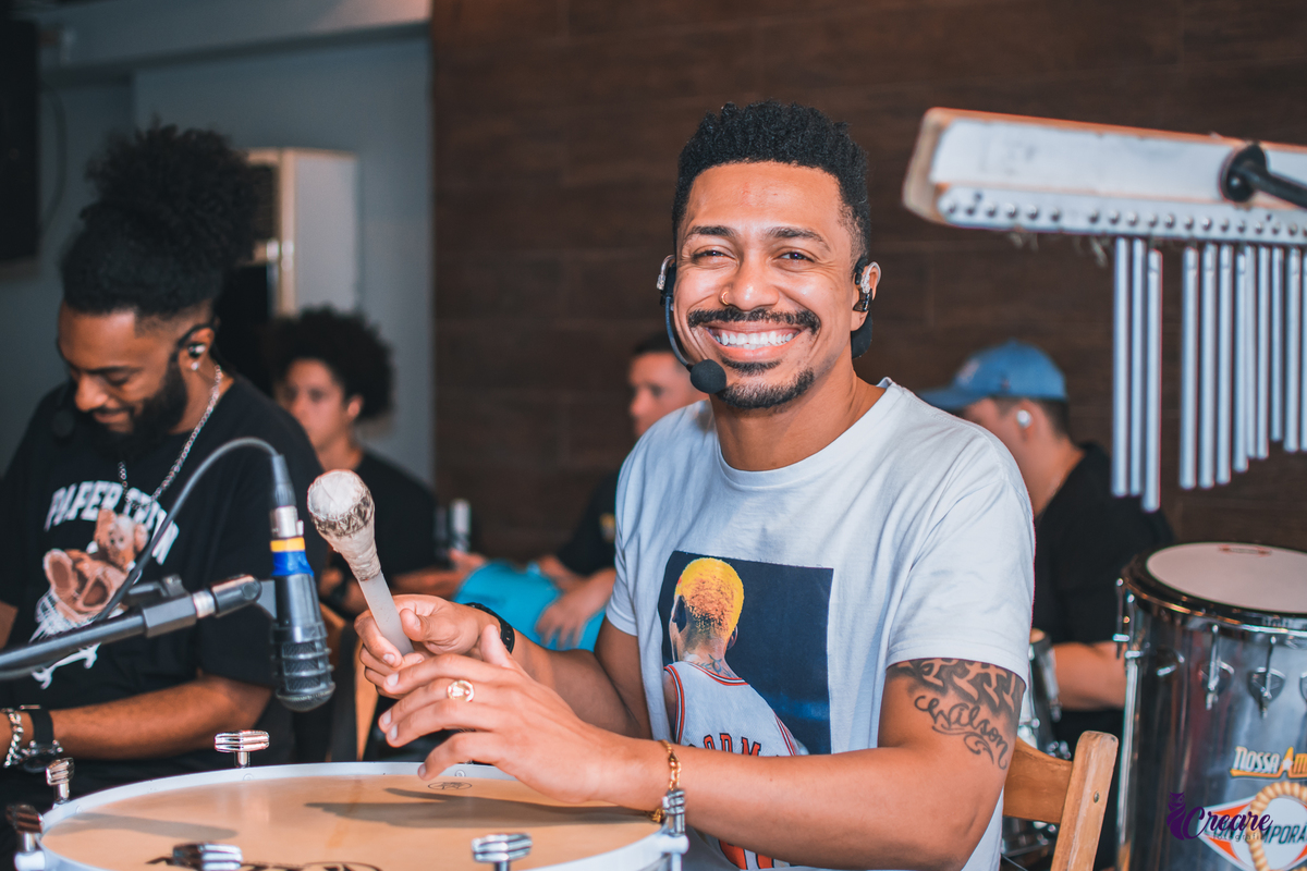 Fotografia de aniversário feminino, realizado no Terraço Cimal, localizado na casa verde. Festa com grupo de pagode Nossa Amizade.