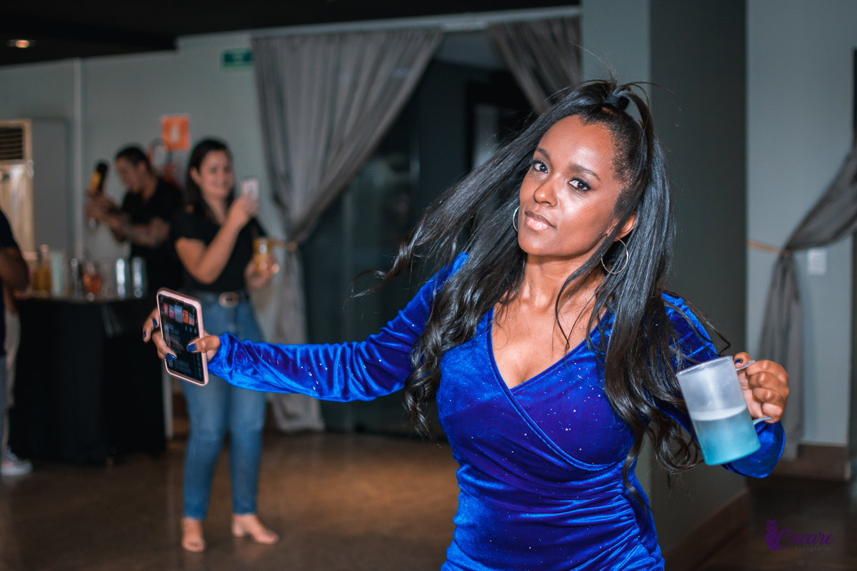 Fotografia de aniversário feminino, realizado no Terraço Cimal, localizado na casa verde. Festa com grupo de pagode Nossa Amizade.