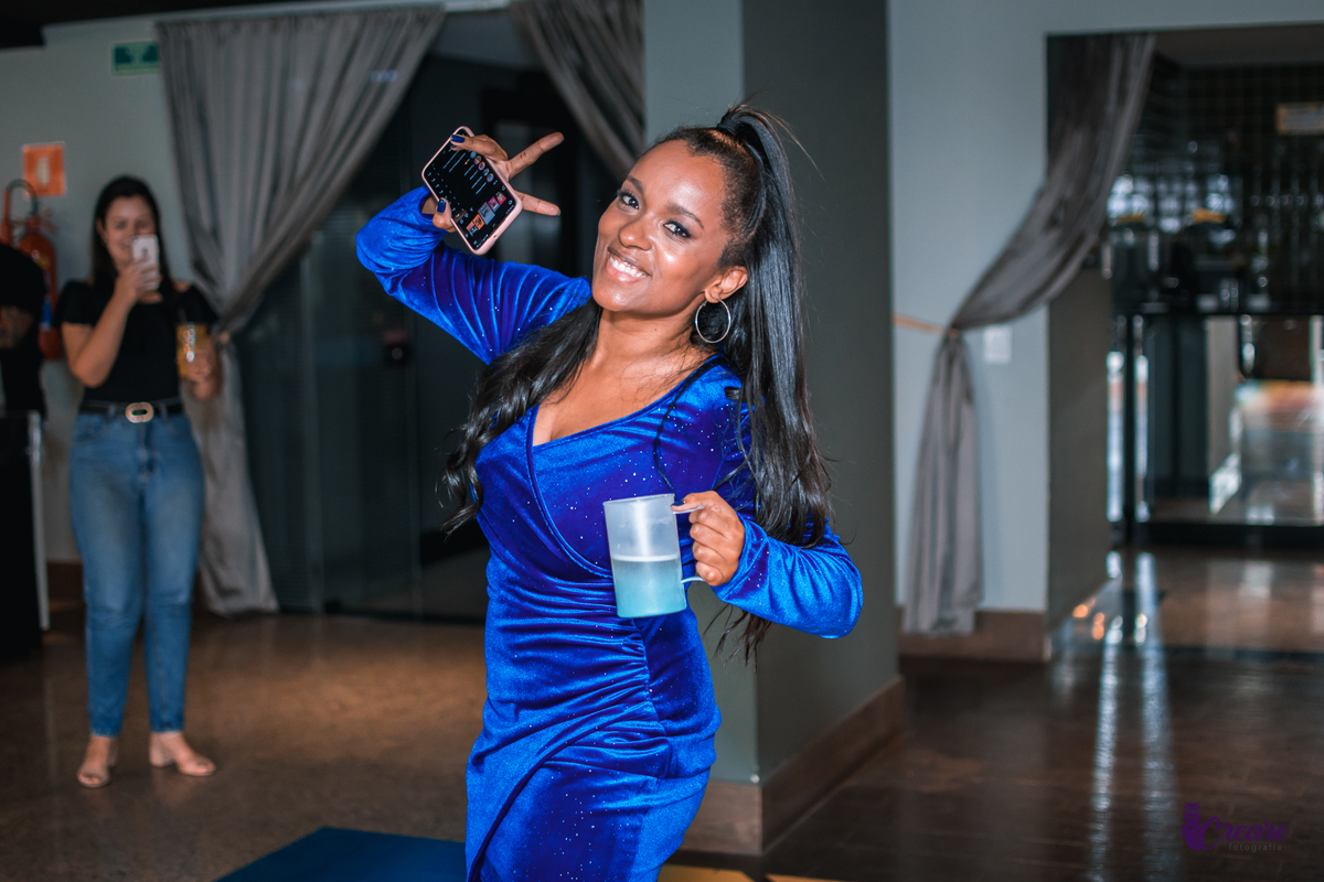 Fotografia de aniversário feminino, realizado no Terraço Cimal, localizado na casa verde. Festa com grupo de pagode Nossa Amizade.