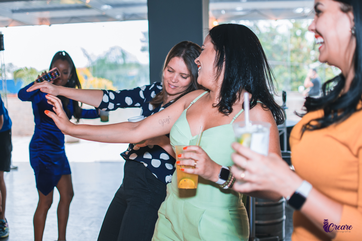 Fotografia de aniversário feminino, realizado no Terraço Cimal, localizado na casa verde. Festa com grupo de pagode Nossa Amizade.
