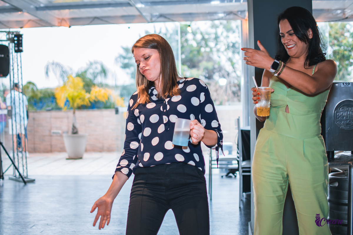 Fotografia de aniversário feminino, realizado no Terraço Cimal, localizado na casa verde. Festa com grupo de pagode Nossa Amizade.