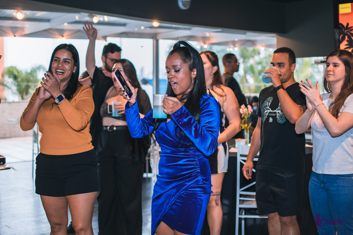 Fotografia de aniversário feminino, realizado no Terraço Cimal, localizado na casa verde. Festa com grupo de pagode Nossa Amizade.