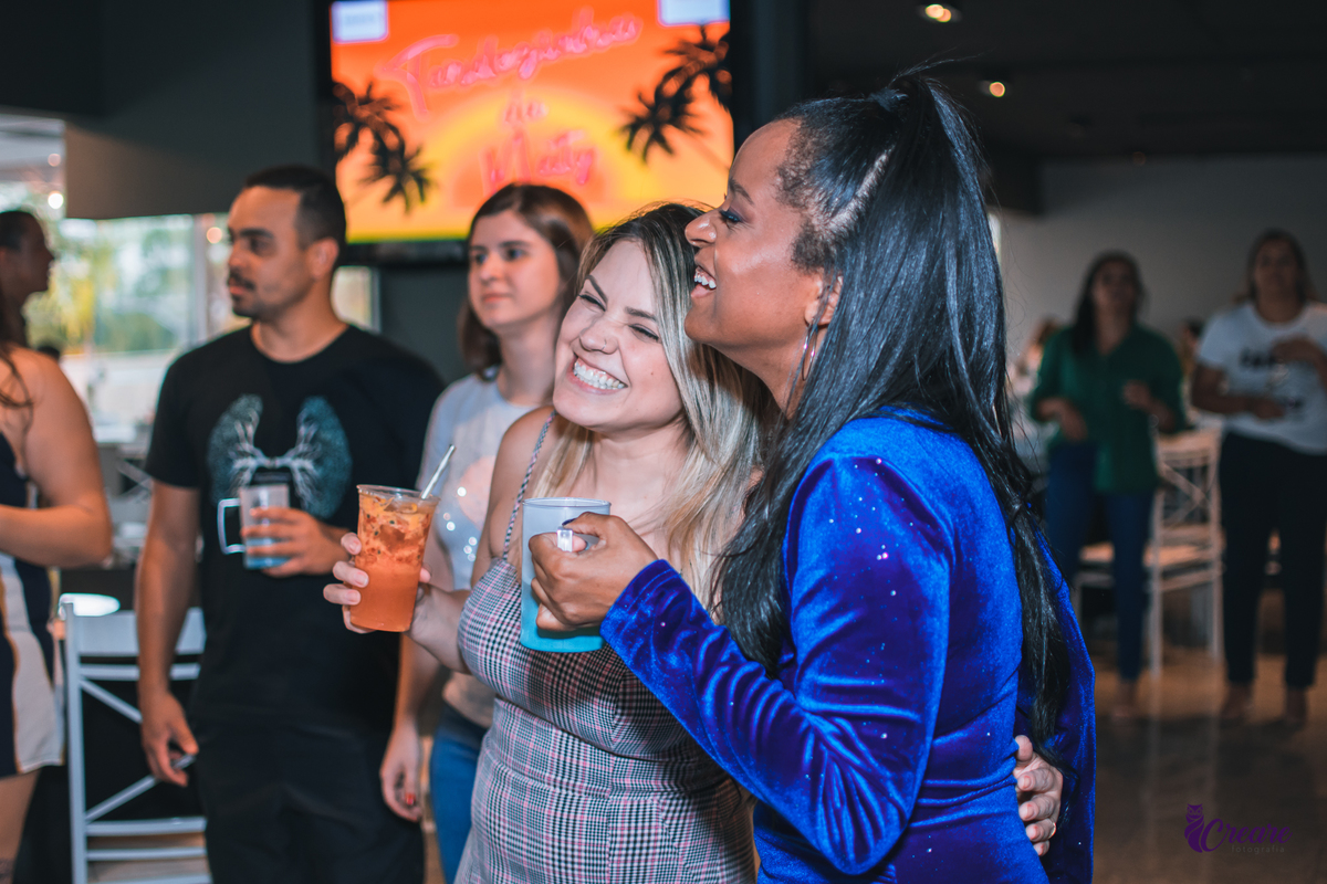 Fotografia de aniversário feminino, realizado no Terraço Cimal, localizado na casa verde. Festa com grupo de pagode Nossa Amizade.