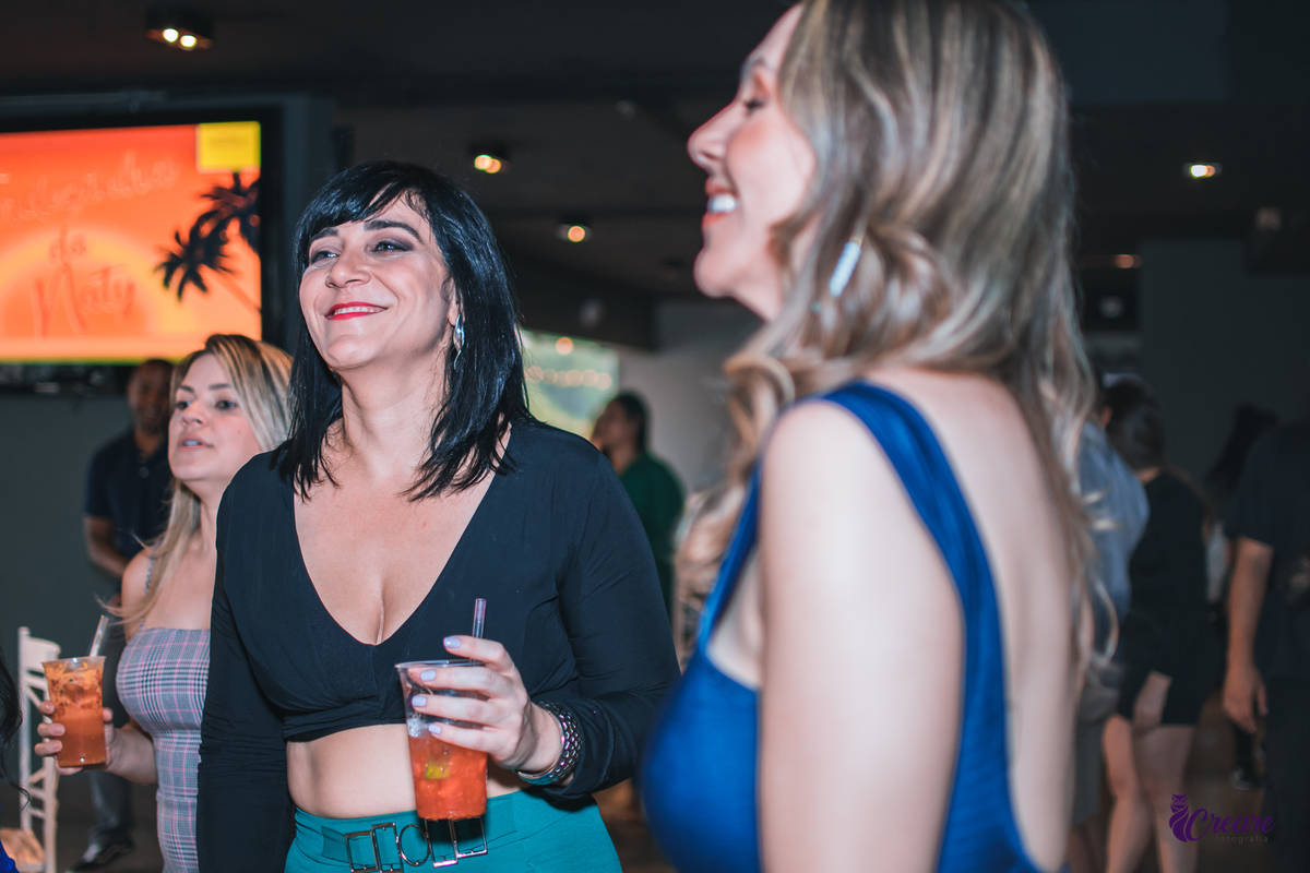 Fotografia de aniversário feminino, realizado no Terraço Cimal, localizado na casa verde. Festa com grupo de pagode Nossa Amizade.