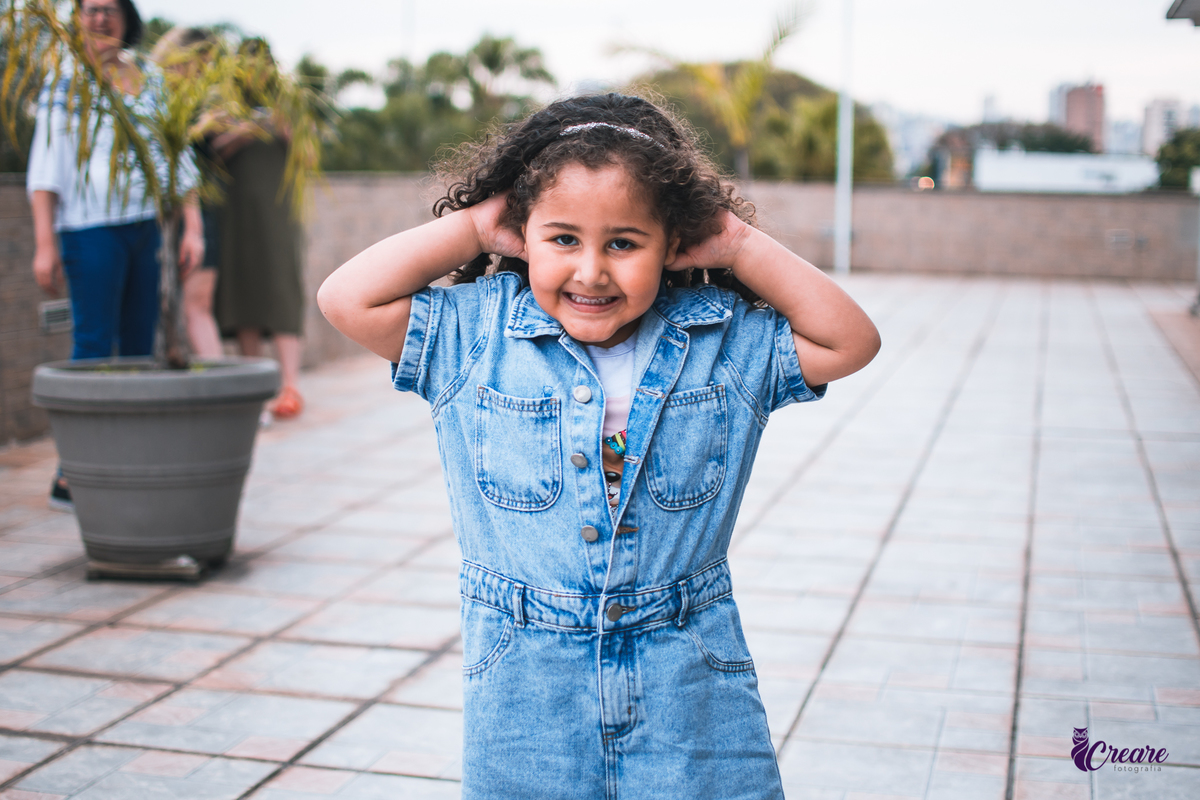 Fotografia de aniversário feminino, realizado no Terraço Cimal, localizado na casa verde. Festa com grupo de pagode Nossa Amizade.
