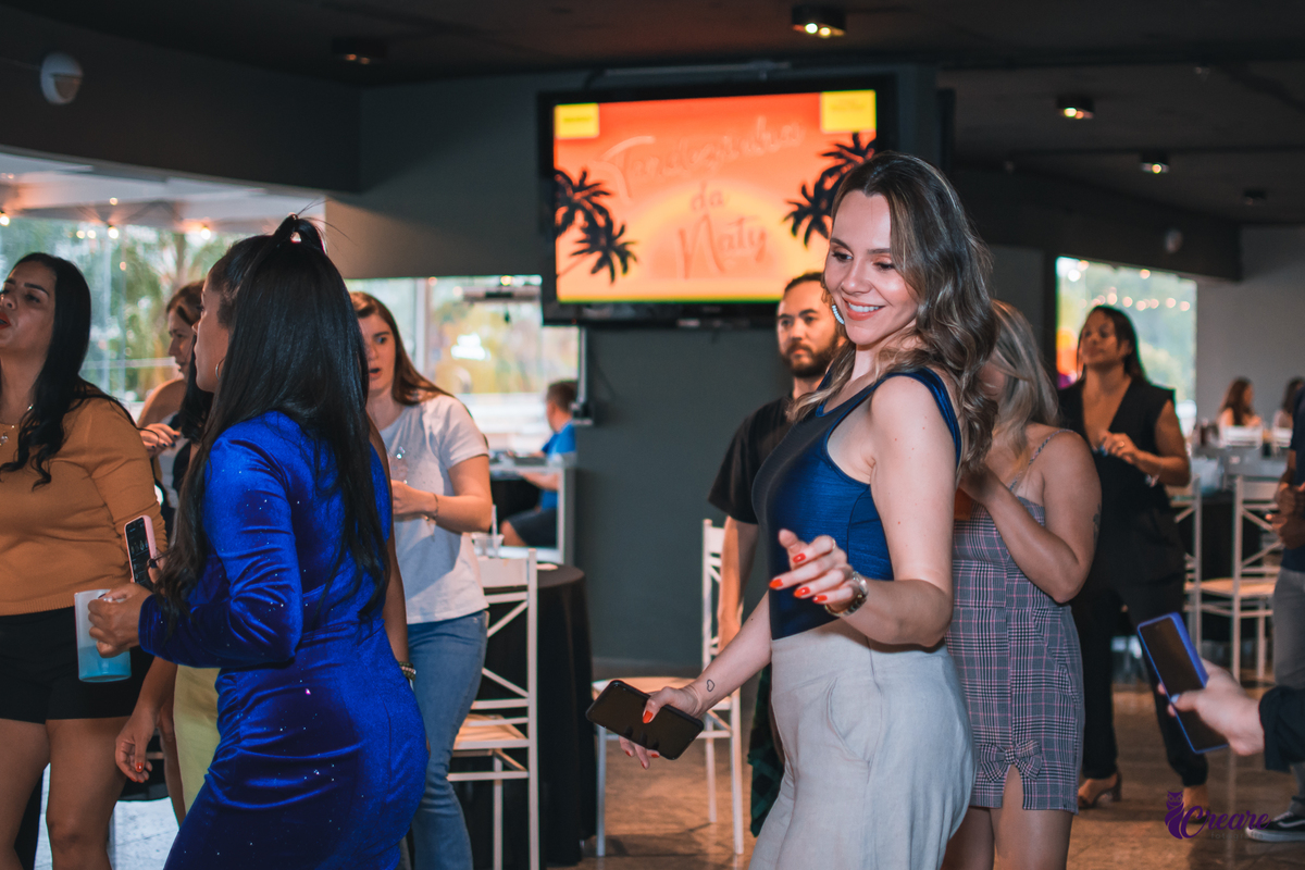 Fotografia de aniversário feminino, realizado no Terraço Cimal, localizado na casa verde. Festa com grupo de pagode Nossa Amizade.
