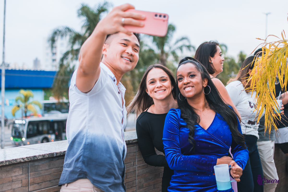 Fotografia de aniversário feminino, realizado no Terraço Cimal, localizado na casa verde. Festa com grupo de pagode Nossa Amizade.