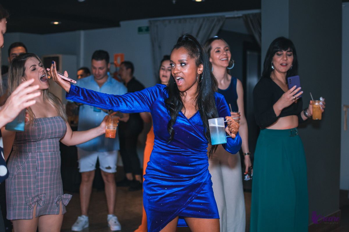 Fotografia de aniversário feminino, realizado no Terraço Cimal, localizado na casa verde. Festa com grupo de pagode Nossa Amizade.