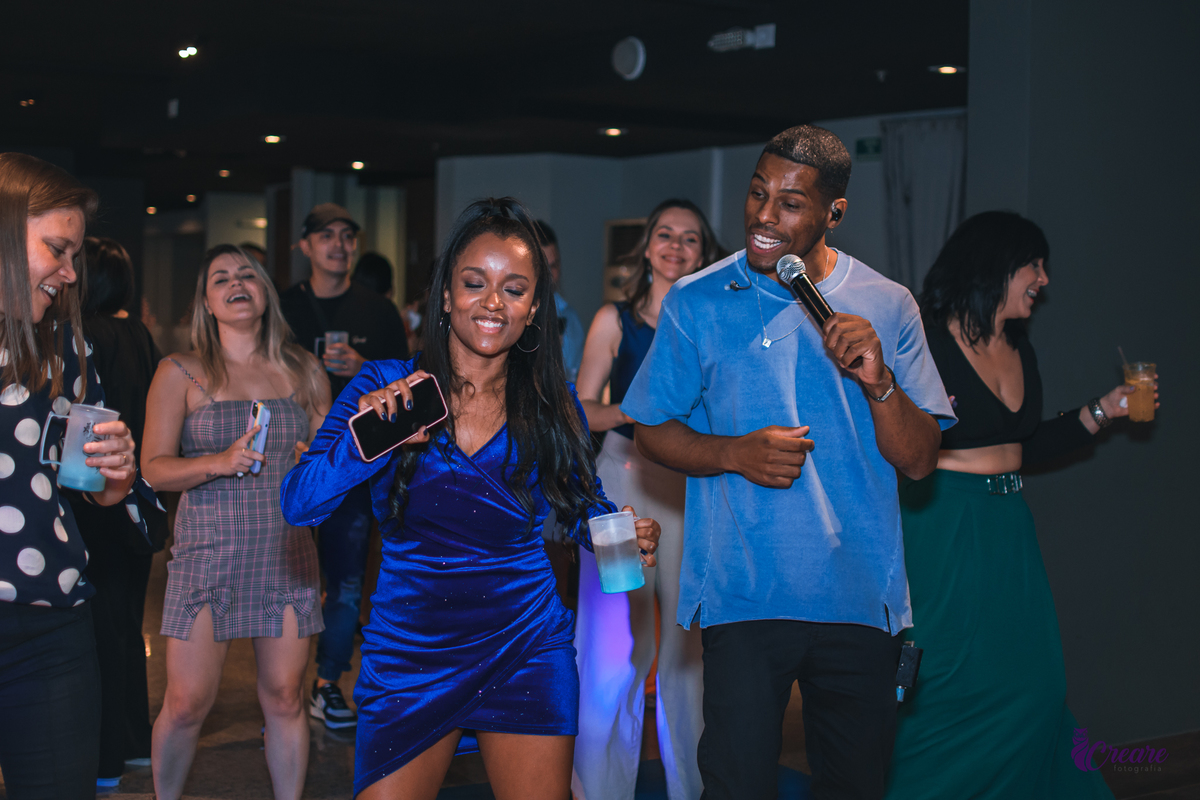 Fotografia de aniversário feminino, realizado no Terraço Cimal, localizado na casa verde. Festa com grupo de pagode Nossa Amizade.