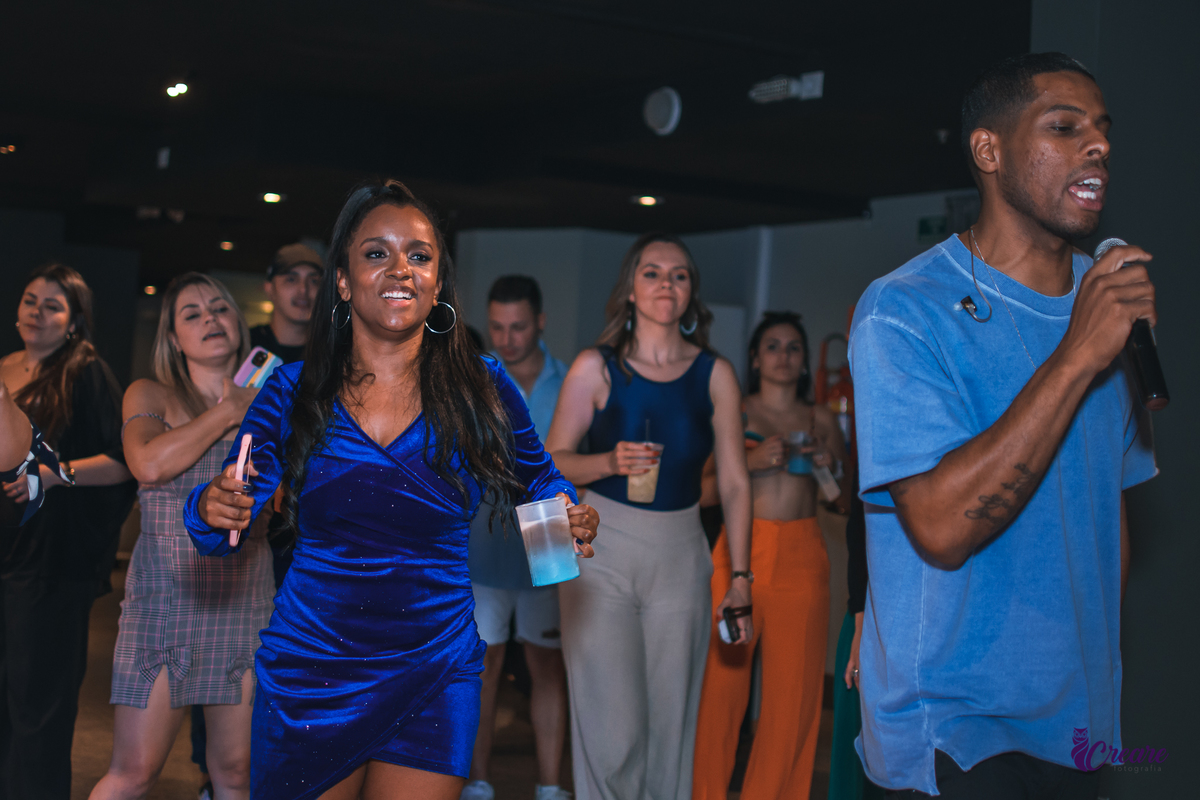 Fotografia de aniversário feminino, realizado no Terraço Cimal, localizado na casa verde. Festa com grupo de pagode Nossa Amizade.