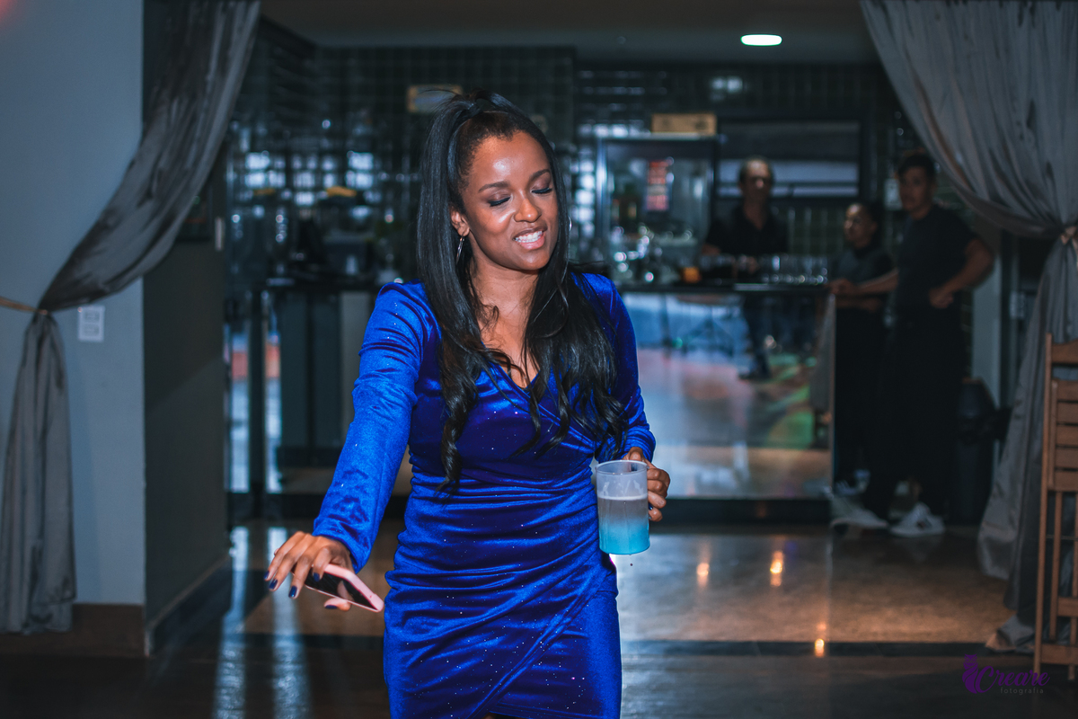 Fotografia de aniversário feminino, realizado no Terraço Cimal, localizado na casa verde. Festa com grupo de pagode Nossa Amizade.