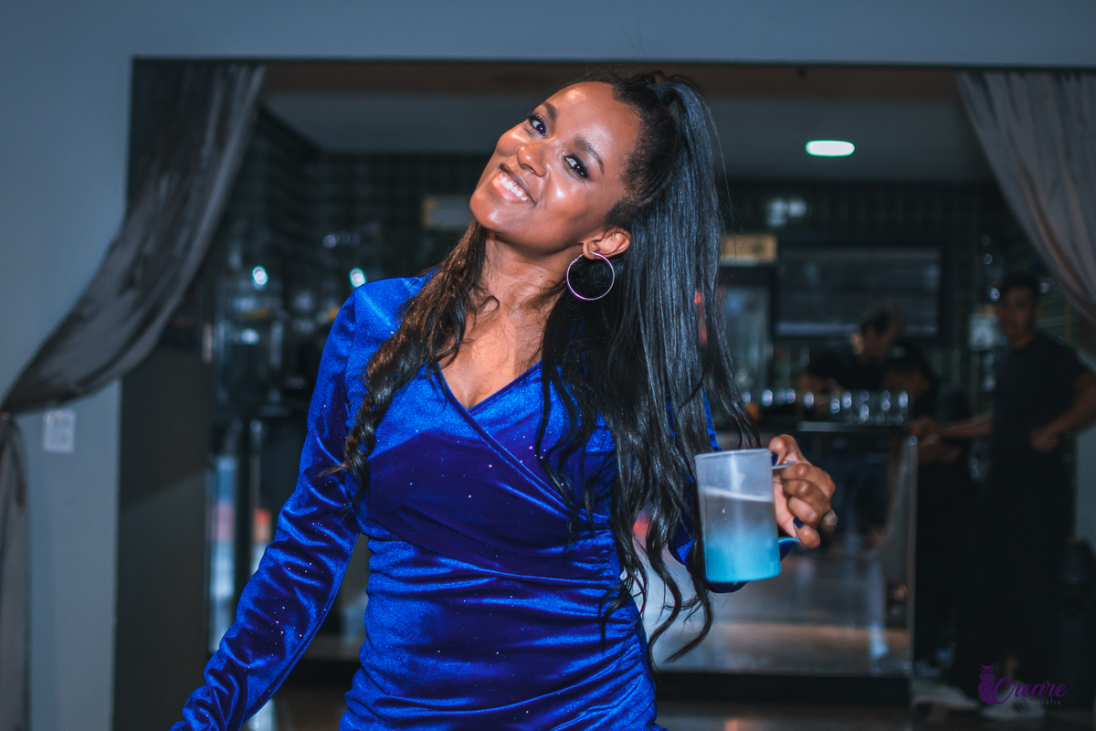 Fotografia de aniversário feminino, realizado no Terraço Cimal, localizado na casa verde. Festa com grupo de pagode Nossa Amizade.