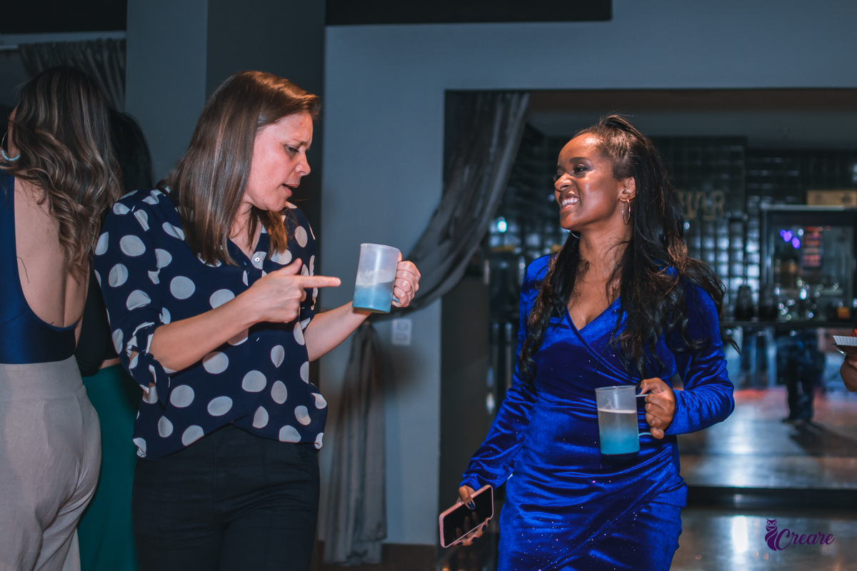 Fotografia de aniversário feminino, realizado no Terraço Cimal, localizado na casa verde. Festa com grupo de pagode Nossa Amizade.