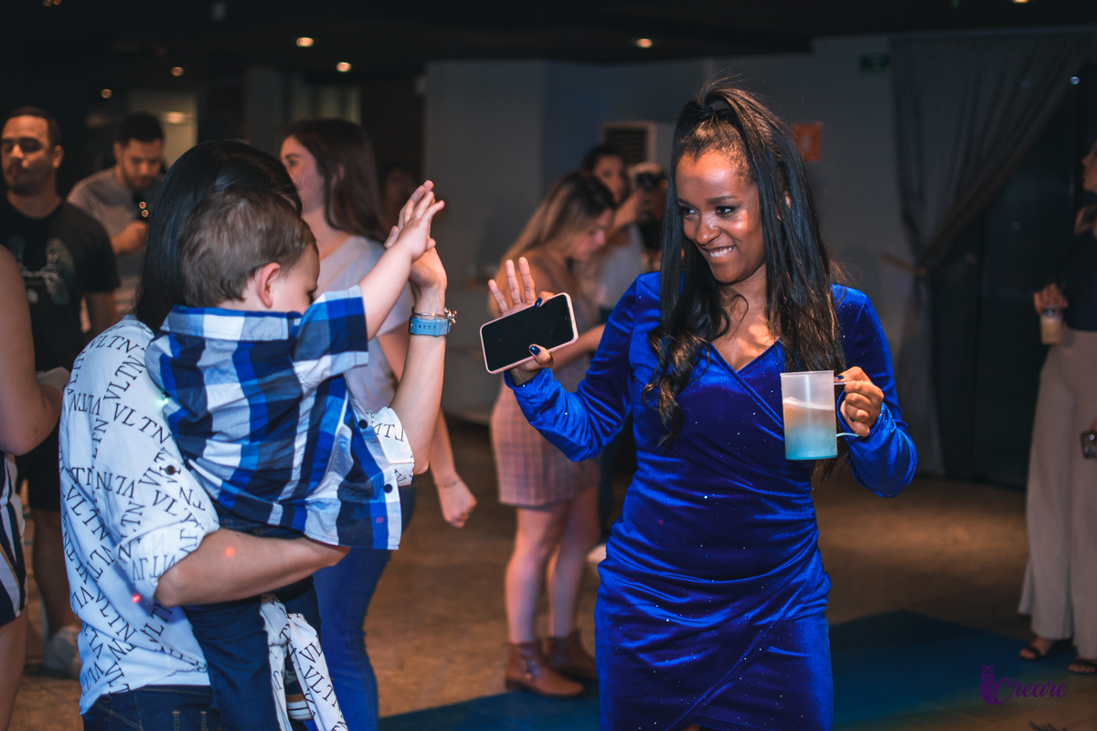 Fotografia de aniversário feminino, realizado no Terraço Cimal, localizado na casa verde. Festa com grupo de pagode Nossa Amizade.