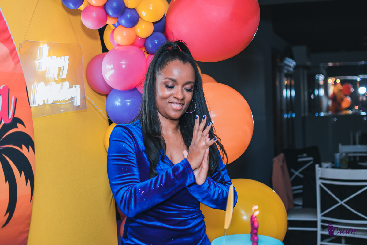 Fotografia de aniversário feminino, realizado no Terraço Cimal, localizado na casa verde. Festa com grupo de pagode Nossa Amizade.