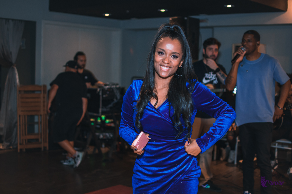 Fotografia de aniversário feminino, realizado no Terraço Cimal, localizado na casa verde. Festa com grupo de pagode Nossa Amizade.