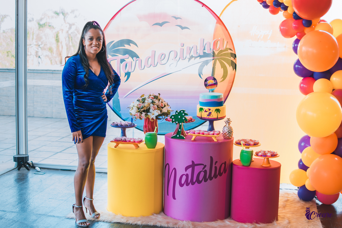 Fotografia de aniversário feminino, realizado no Terraço Cimal, localizado na casa verde. Festa com grupo de pagode Nossa Amizade.