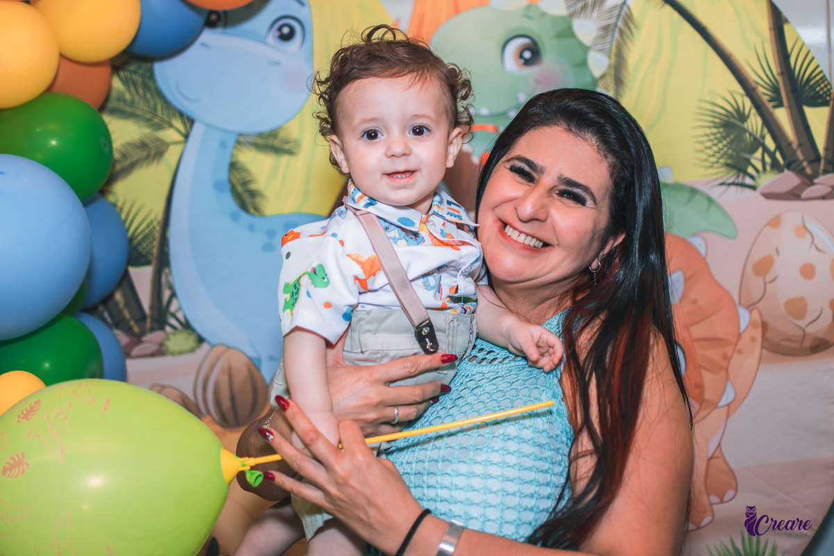 Aniversário infantil com tema dinossauro baby, festa de um ano em buffet infantil, fotógrafo Mauá.