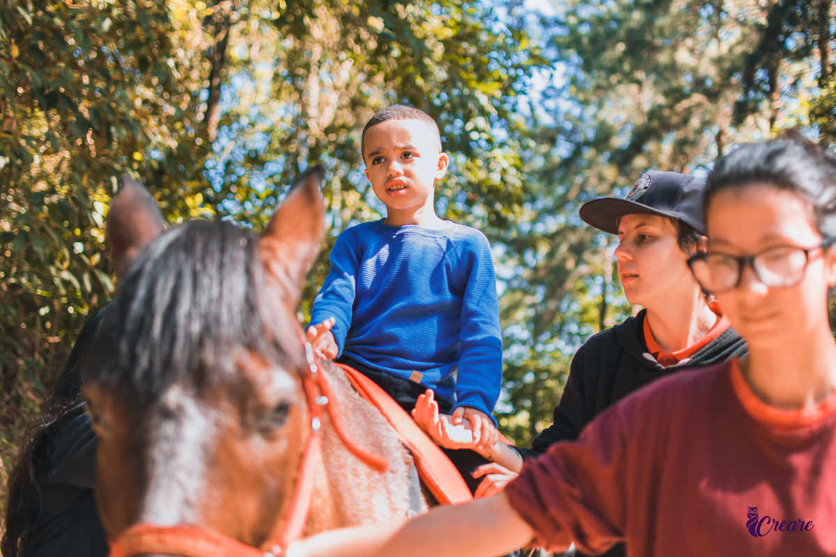 Ensaio infantil, realizado na equoterapia Voo de Liberdade. fotografia feita para o projeto Populus lucis, que conta histórias de Crianças atípicas. Fotógrafo São Bernardo do Campo.