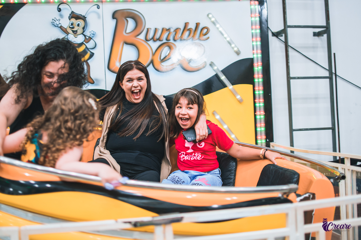 fotografia de aniversário infantil com decoração do filme Toy Story. Festa de 1 ano feita no buffet Bumble bee em Santo André. Fotógrafo Santo André. 
