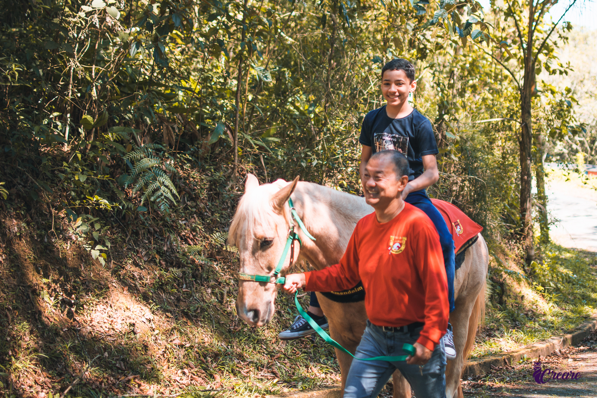 ensaio realizado na equoterapia voo de liberdade, em São Bernardo do Campo, durante uma sessão de terapia. Fotografias feitas para o projeto populus lucis, que trabalha com crianças atípicas.