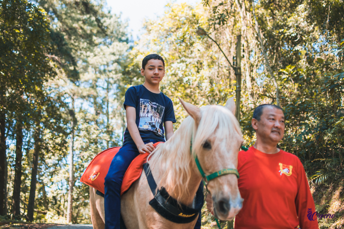 ensaio realizado na equoterapia voo de liberdade, em São Bernardo do Campo, durante uma sessão de terapia. Fotografias feitas para o projeto populus lucis, que trabalha com crianças atípicas.