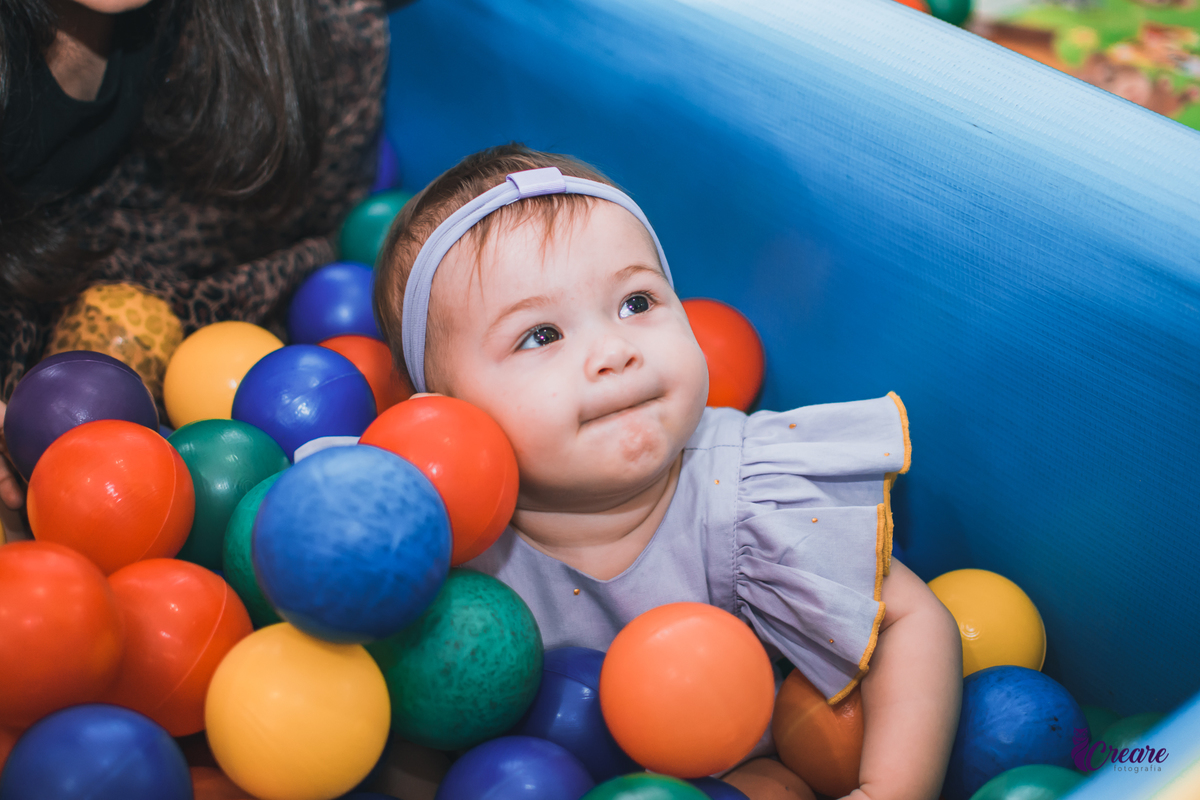 Aniversário infantil com tema bolofofos, realizado no Buffet É Pique em Mauá. Fotógrafo. Festa de menina.
