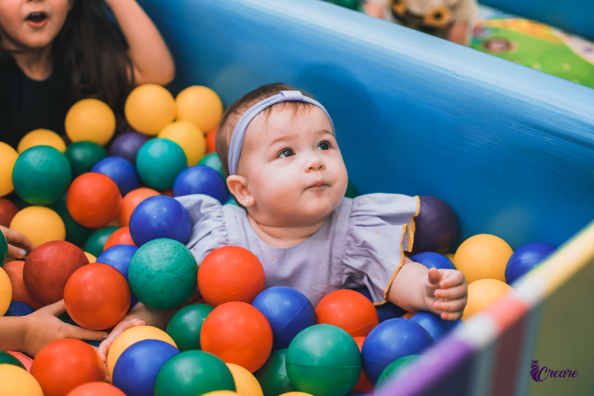 Aniversário infantil com tema bolofofos, realizado no Buffet É Pique em Mauá. Fotógrafo. Festa de menina.
