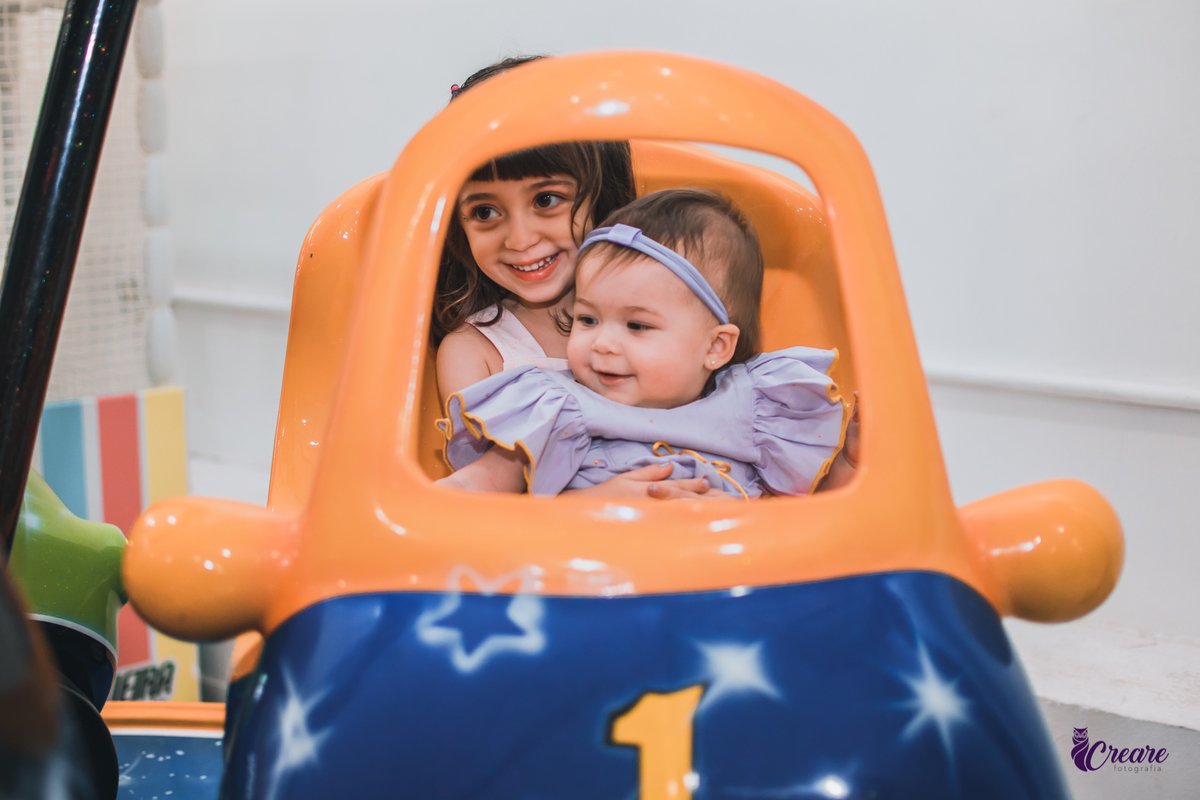 Aniversário infantil com tema bolofofos, realizado no Buffet É Pique em Mauá. Fotógrafo. Festa de menina.
