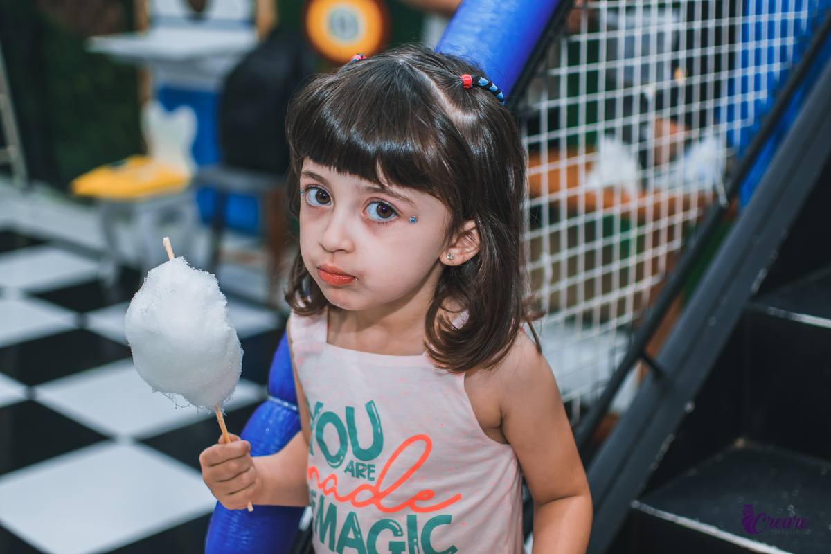 Aniversário infantil com tema bolofofos, realizado no Buffet É Pique em Mauá. Fotógrafo. Festa de menina.
