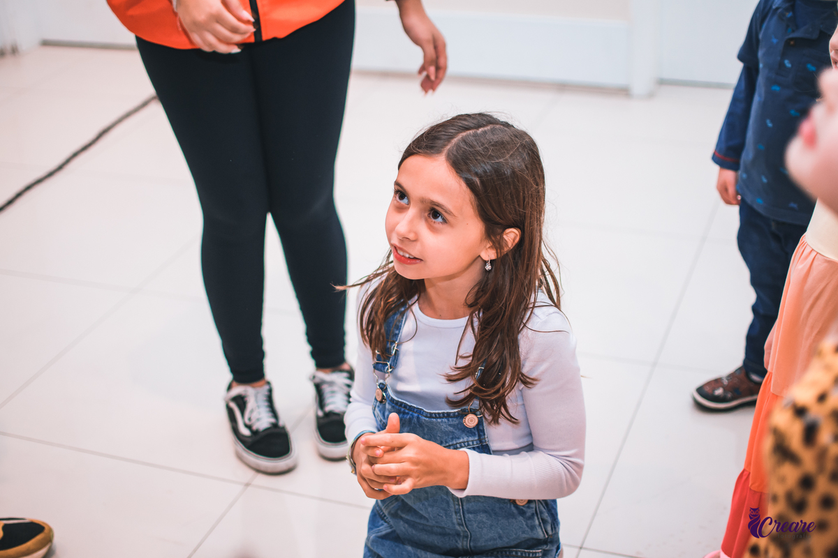 Fotografia de aniversário infantil com decoração tema Moana. festa simples de menina, aniversário de 4 anos em Santo André. Fotógrafo. 