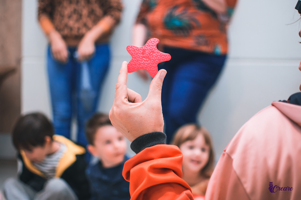 Fotografia de aniversário infantil com decoração tema Moana. festa simples de menina, aniversário de 4 anos em Santo André. Fotógrafo. 