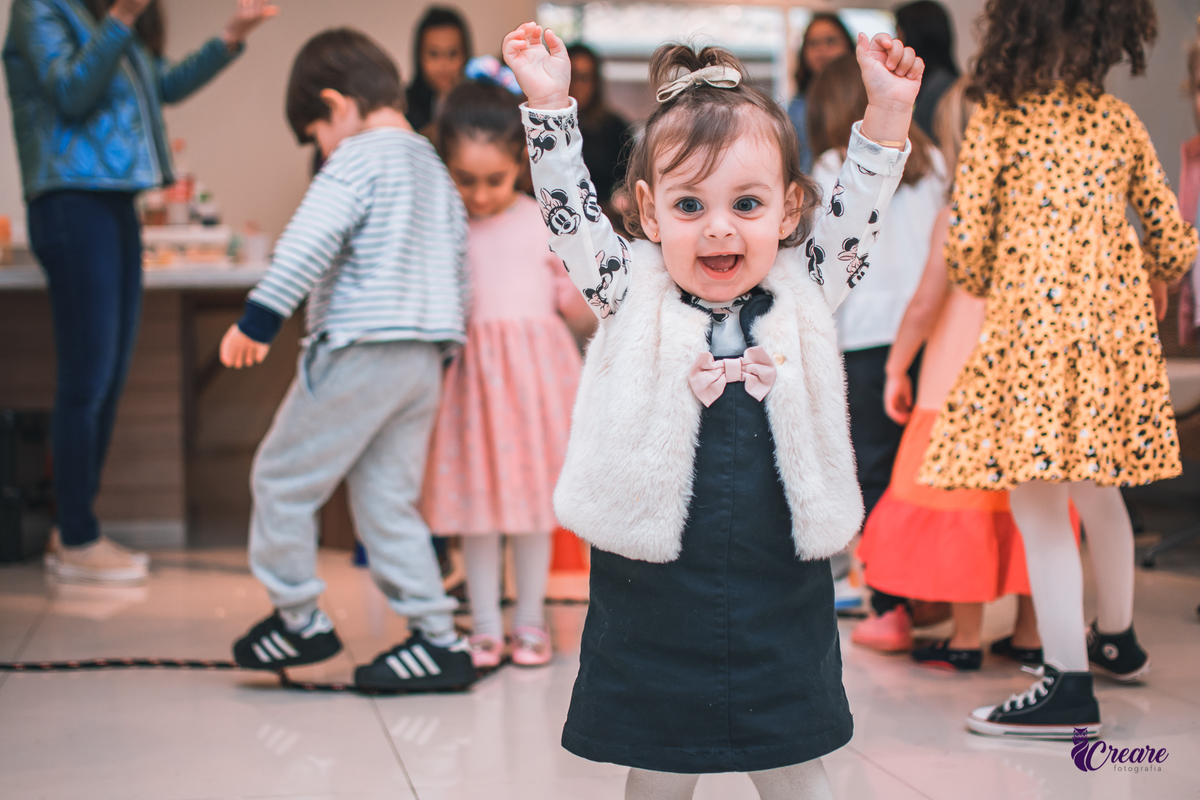 Fotografia de aniversário infantil com decoração tema Moana. festa simples de menina, aniversário de 4 anos em Santo André. Fotógrafo. 