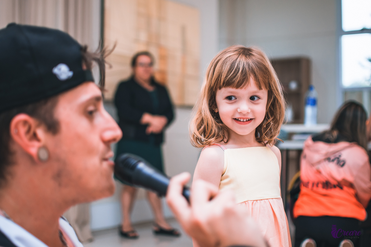 Fotografia de aniversário infantil com decoração tema Moana. festa simples de menina, aniversário de 4 anos em Santo André. Fotógrafo. 